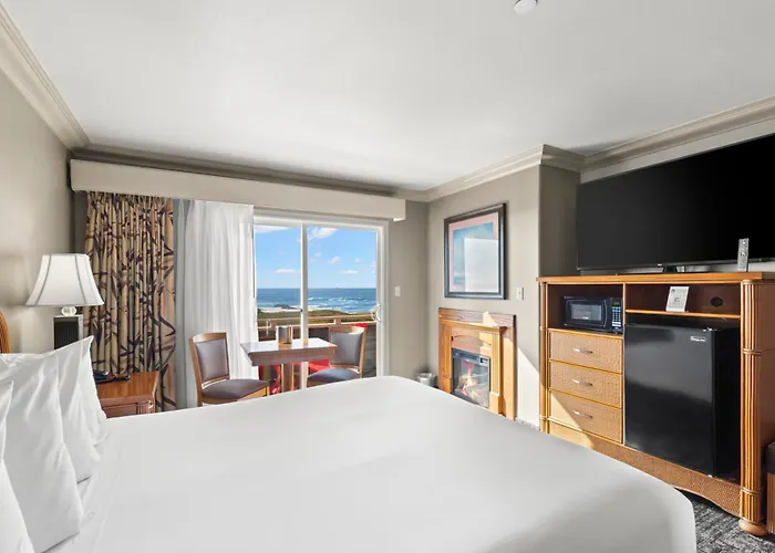 Surf And Sand Lodge